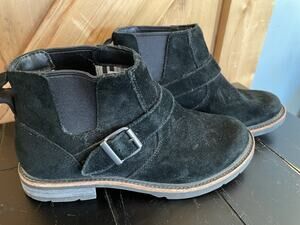 LL Bean Women's Old Port Chelsea Black Suede Leather Buckle Ankle Boot Sz 8M